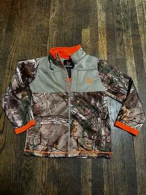 BOYS MEDIUM CAMO HUNTING JACKET BUSHMASTER REAL TREE